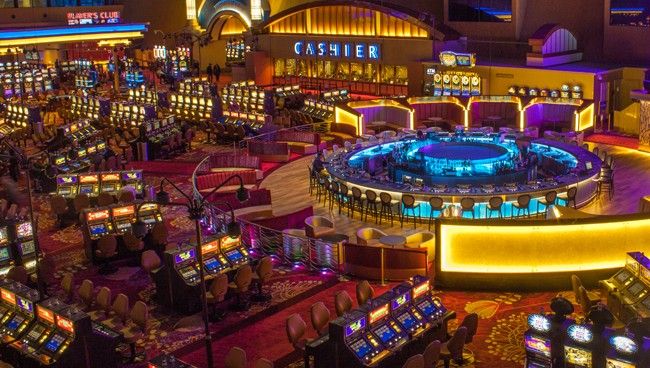 Grand Jackpot کیسینو میں پوکر گیمز